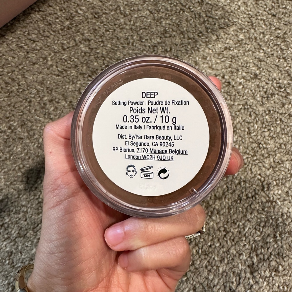 Rare Beauty Setting Powder- Deep - Picture 2 of 4